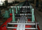 Rollo de acero galvanizado hidráulico del estante del estante de las mercancías del perfil que forma tamaño ajustable del cambio de la máquina