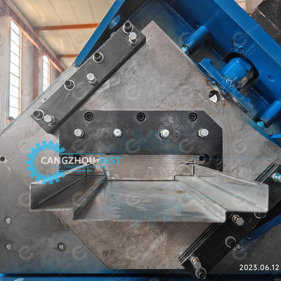 Tipo de soldadura de acero, máquina para hacer el marco de la puerta, control PLC 10 m/min