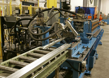 Los remaches metálicos y la pista de la mampostería seca ruedan formando la máquina, portable laminan la formación de la máquina