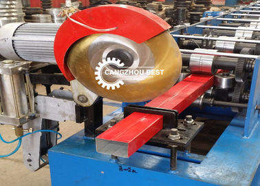 La forma redonda de acero galvanizada abajo echa en chorro el rollo que forma la fabricación del perfil del tubo del agua de la máquina