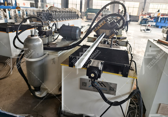 Máquina automática de moldeado de rodillos y pistas de metal para la producción de redes de techo