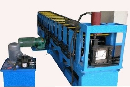 Perfil galvanizado del canal de la lluvia del metal que lamina formando la máquina con control del PLC