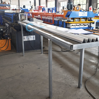 Máquina de moldeado de rollo de canal de corte de alta velocidad sin parar