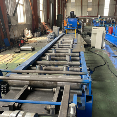 0.8-1.2 mm Máquina de moldeado de rodillos de doble cabeza de puerta de autobloqueo