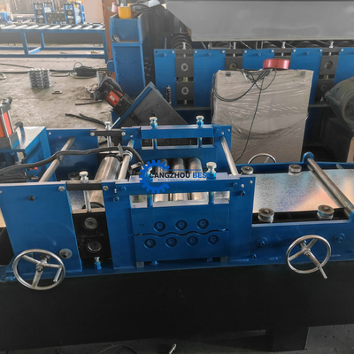 Máquina de moldeado de rollo de corte hidráulico de puerta galvanizada autobloqueada