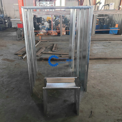 Sistema de control PLC Construcción de acero Galvanizado Cuadro de puerta de autobloqueo Máquina de moldeado de rodillos