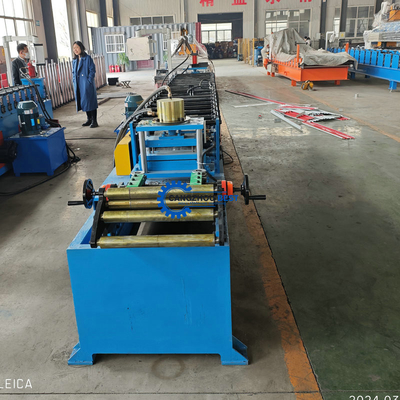 Máquina de formación de rodillos para hacer cercas de acero perforadas de jardín de verduras de alta durabilidad