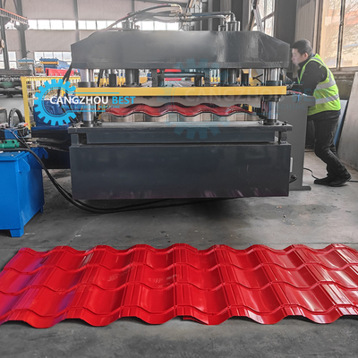Rusia Diseño popular de techo de acero galvanizado Tejilla de fabricación de rollo máquina de moldeado