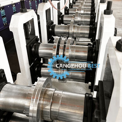 Profile de acero de dos tamaños máquina de formación de rodillos con perforación hidráulica