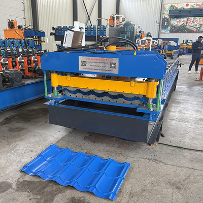 Máquina formadora de tejas metálicas controlada por PLC