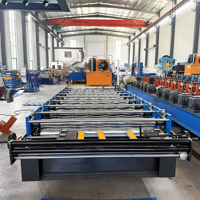 Máquina formadora de tejas metálicas controlada por PLC