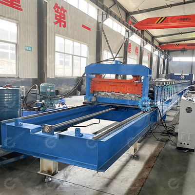 Máquina perfiladora de cubiertas con perfil de acero y servomotor