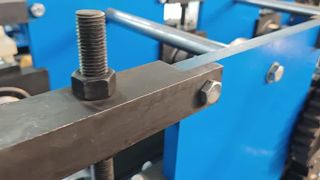 Máquina de moldeado de rodillos de acero en ángulo